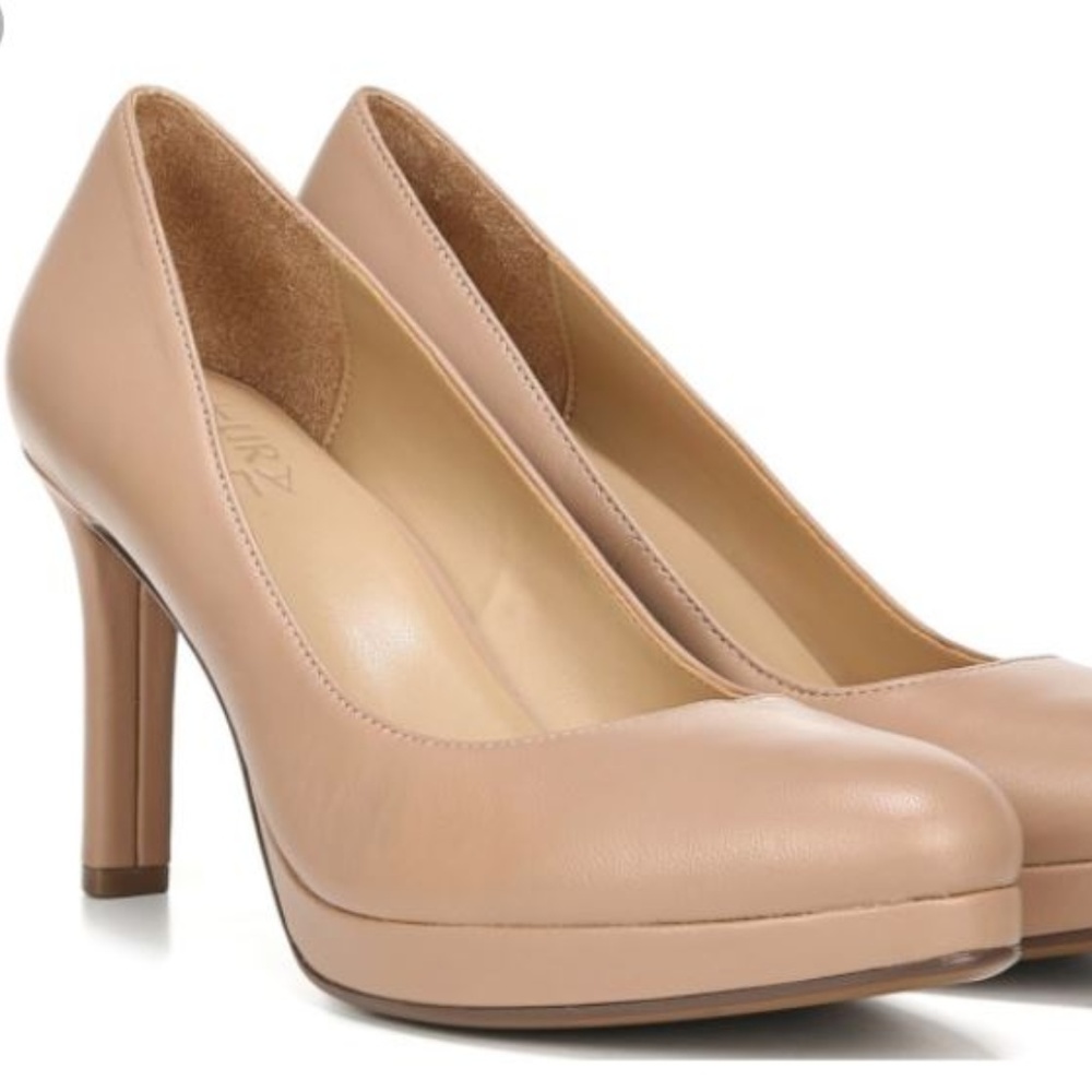 Creamy beige patent leather pumps